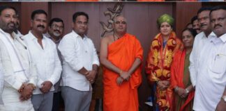 ದಾವಣಗೆರೆ ಸಂಸದೆ ಶ್ರೀಮತಿ ಡಾಕ್ಟರ್ ಪ್ರಭ ಶಾಮನೂರ್ ಮಲ್ಲಿಕಾರ್ಜುನ್ ರಿಂದ ಕಾಗಿನೆಲೆ ಕನಕ ಪೀಠ ಜಗದ್ಗುರುಗಳ ಭೇಟಿ