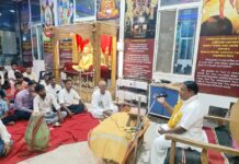 ತ್ರೇತಾಯುಗದಲ್ಲಿ ದೇವರಾದ ರಾಮ ಸ್ವದೇಶದಲ್ಲಿದ್ದರೆ,ಅಸುರನಾದ ರಾವಣ ವಿದೇಶದಲ್ಲಿದ್ದ. ದ್ವಾಪರ ಯುಗದಲ್ಲಿಅಸುರರು ಮತ್ತು ದೇವರು ಒಂದೇ ಕುಟುಂಬದಲ್ಲಿ ಕೌರವರಾಗಿಪಾಂಡವರಾಗಿ ಹುಟ್ಟಿದರು. ಆದರೆ ಈ ಕಲಿಯುಗದಲ್ಲಿ ಅಸುರರುಮತ್ತು ದೇವರು ಒಂದೇ ದೇಹದಲ್ಲಿ ವಾಸಮಾಡುತ್ತಿದ್ದಾರೆ;ರಾಷ್ಟ್ರೀಯ ಸ್ವಯಂ ಸೇವಕ ಮನೋಹರ ಮಠದ