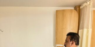 ವಿತರಕರ ಸಂಘದ ಅಧ್ಯಕ್ಷ ಶಂಭುಲಿಂಗಅವರಿಗೆ 5ಲಕ್ಷ ರೂ ನೆರವು ನೀಡಿದ ಸಿಎಂ