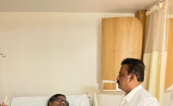 ವಿತರಕರ ಸಂಘದ ಅಧ್ಯಕ್ಷ ಶಂಭುಲಿಂಗಅವರಿಗೆ 5ಲಕ್ಷ ರೂ ನೆರವು ನೀಡಿದ ಸಿಎಂ