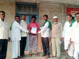 ಹಳ್ಳಕ್ಕೆ ಕಟ್ಟಿದ ಸಿ.ಡಿ. ಕಟ್ಟಡ ತರವುಗೊಳಿಸುವ ಕುರಿತು ರೈತರ ಪ್ರತಿಭಟನೆ