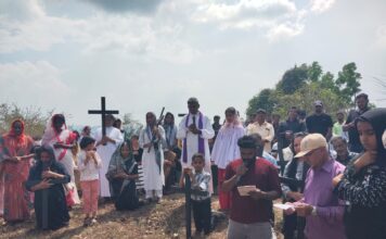 ಬೆಟ್ಟದಲ್ಲಿ 15 ಶಿಲುಬೆ ಪ್ರಾರ್ಥನೆಯೊಂದಿಗೆ ಗುಡ್ ಫ್ರೈಡೆ ಆಚರಣೆ