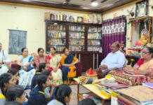 “ಹಿರಿಯ ಸಾಹಿತಿ ಡಾಕ್ಟರ್ ಸರಸ್ವತಿ ಚಿಮ್ಮಲಗಿ”ಯರ ಆದರ್ಶ ವ್ಯಕ್ತಿತ್ವ, ಸತತ ಪ್ರಯತ್ನ, ನಿರಂತರ ಓದು ಸಾಧಿಸುವ ಛಲ ಎಲ್ಲವೂ ಮಕ್ಕಳಿಗೆ ದಾರಿದೀಪವಾಗಲೆಂಬ ಸದಾಶಹೊತ್ತು. ಶಾಲಾ ಮಕ್ಕಳನ್ನು ಕರೆದೊಯ್ದು ಪರಿಚಯಿಸಲಾಯಿತು.