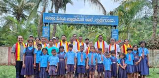 ಸರ್ಕಾರಿ ಶಾಲಾ ಮಕ್ಕಳ ಶೈಕ್ಷಣಿಕ ಬೆಳವಣಿಗೆಗೆ ಹೆಗಲಾದ ಕರವೇ ಸ್ವಾಭಿಮಾನಿ ಬಣ ಉಚಿತ ಪುಸ್ತಕ ವಿತರಿಸಿ ದಾನಿಗಳಿಗೆ ಸನ್ಮಾನ