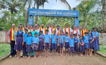 ಸರ್ಕಾರಿ ಶಾಲಾ ಮಕ್ಕಳ ಶೈಕ್ಷಣಿಕ ಬೆಳವಣಿಗೆಗೆ ಹೆಗಲಾದ ಕರವೇ ಸ್ವಾಭಿಮಾನಿ ಬಣ ಉಚಿತ ಪುಸ್ತಕ ವಿತರಿಸಿ ದಾನಿಗಳಿಗೆ ಸನ್ಮಾನ