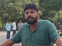 ಜೆಡಿಎಸ್ ಮತ್ತು ಬಿಜೆಪಿ ಕಾರ್ಯಕರ್ತರು ಪ್ರದೀಪ್ ಈಶ್ವರ್ ಅವರಿಗೆ ಹೊಡೆಯಲೆಂದೇ ಬಂದಿದ್ದರು ಮತ್ತು ವೇದಿಕೆ ಮೇಲಿದ್ದ ಪ್ರದೀಪ್ ಈಶ್ವರ್ ಅವರನ್ನು ಕೆಟ್ಟ ಪದಗಳಿಂದ ನಿಂದಿಸಿದ್ದರು.
