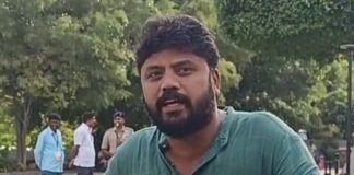 ಜೆಡಿಎಸ್ ಮತ್ತು ಬಿಜೆಪಿ ಕಾರ್ಯಕರ್ತರು ಪ್ರದೀಪ್ ಈಶ್ವರ್ ಅವರಿಗೆ ಹೊಡೆಯಲೆಂದೇ ಬಂದಿದ್ದರು ಮತ್ತು ವೇದಿಕೆ ಮೇಲಿದ್ದ ಪ್ರದೀಪ್ ಈಶ್ವರ್ ಅವರನ್ನು ಕೆಟ್ಟ ಪದಗಳಿಂದ ನಿಂದಿಸಿದ್ದರು.