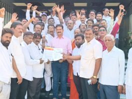 ಹೈಕೋರ್ಟ್ ಕ್ರಾಸ್ ಬಳಿ ಈಗಾಗಲೇ ದಿ. ವಿಠಲ ಹೇರೂರ ವೃತ್ತ ನಾಮಕರಣ ಮಾಡಿ ನಾಮಫಲಕ ಅಳವಡಿಸಿದೆಅಲ್ಲಿ ಪುತ್ಥಳಿ ನಿಲ್ಲಿಸಲು ಸಮಾಜದ ಒತ್ತಾಯ