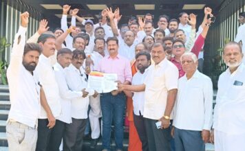 ಹೈಕೋರ್ಟ್ ಕ್ರಾಸ್ ಬಳಿ ಈಗಾಗಲೇ ದಿ. ವಿಠಲ ಹೇರೂರ ವೃತ್ತ ನಾಮಕರಣ ಮಾಡಿ ನಾಮಫಲಕ ಅಳವಡಿಸಿದೆಅಲ್ಲಿ ಪುತ್ಥಳಿ ನಿಲ್ಲಿಸಲು ಸಮಾಜದ ಒತ್ತಾಯ