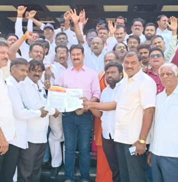 ಹೈಕೋರ್ಟ್ ಕ್ರಾಸ್ ಬಳಿ ಈಗಾಗಲೇ ದಿ. ವಿಠಲ ಹೇರೂರ ವೃತ್ತ ನಾಮಕರಣ ಮಾಡಿ ನಾಮಫಲಕ ಅಳವಡಿಸಿದೆಅಲ್ಲಿ ಪುತ್ಥಳಿ ನಿಲ್ಲಿಸಲು ಸಮಾಜದ ಒತ್ತಾಯ
